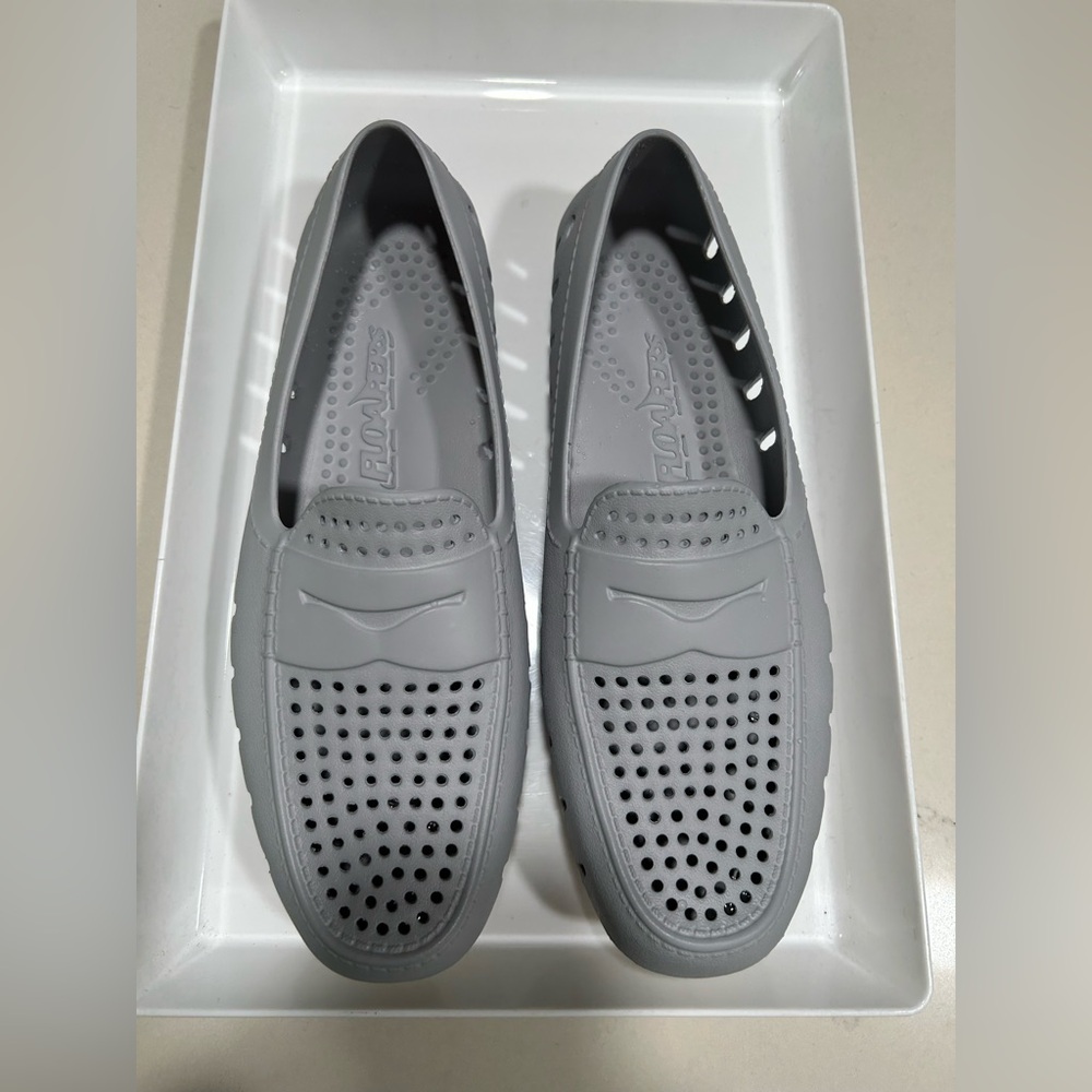 NEW Light Gray Floafers Country Club Driver 2.0 Size 9